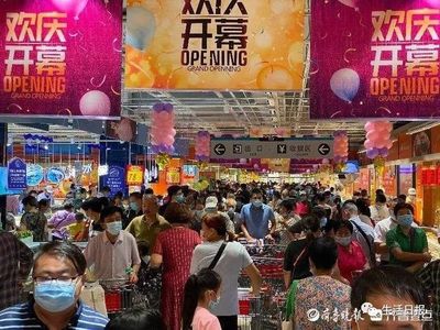 濟南迎來第8家大潤發(fā)，搶購現(xiàn)場堪比廟會 市民為搶特價肉拼命騎車沖向生鮮區(qū)